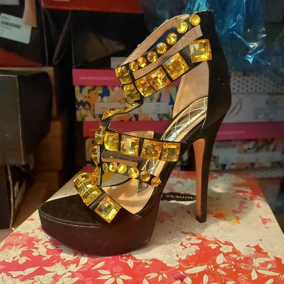 Chinese Laundry Heels - Picture 1 of 5